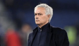利物浦防守不力，曼联稳健取胜穆帅再扬威的简单介绍